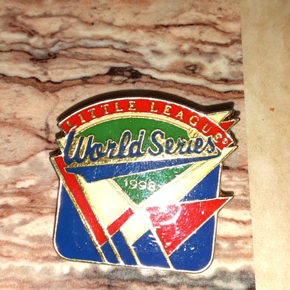 1998 C.SANDERS LITTLE LEAGUE WORLD SERIES PIN MINT CONDITION